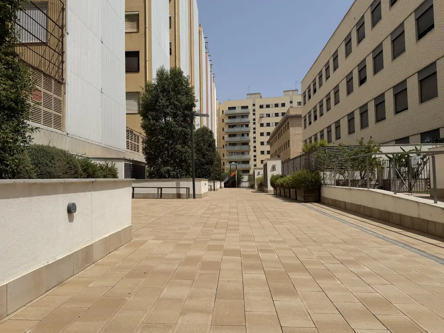 Vista exterior de Pis en venda en Barcelona amb Aire condicionat, Calefacció i Jardí privat