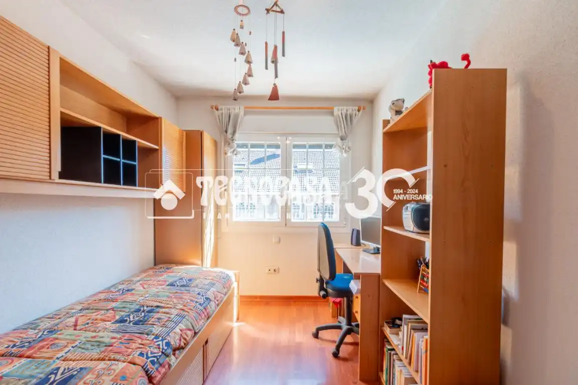 Habitación de Casa adosada en venta en Madrid con Parquet