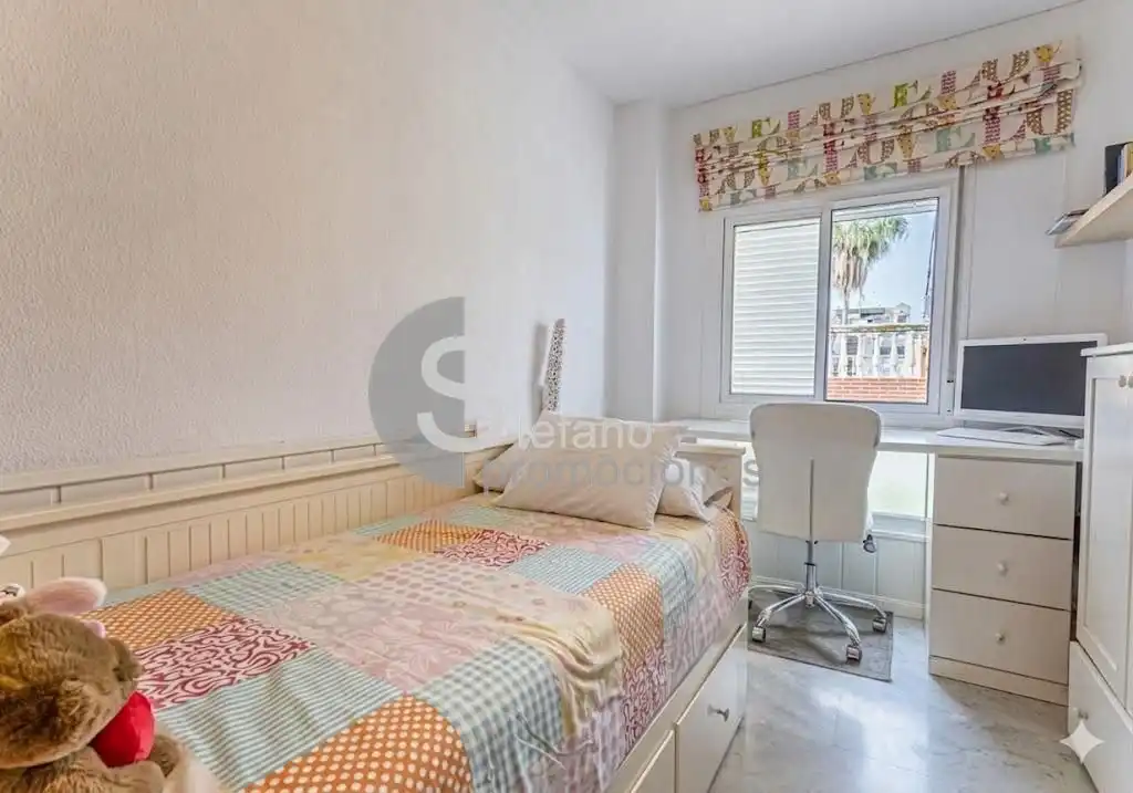 Dormitori de Casa adosada en venda en Málaga amb Aire condicionat, Terrassa i Traster