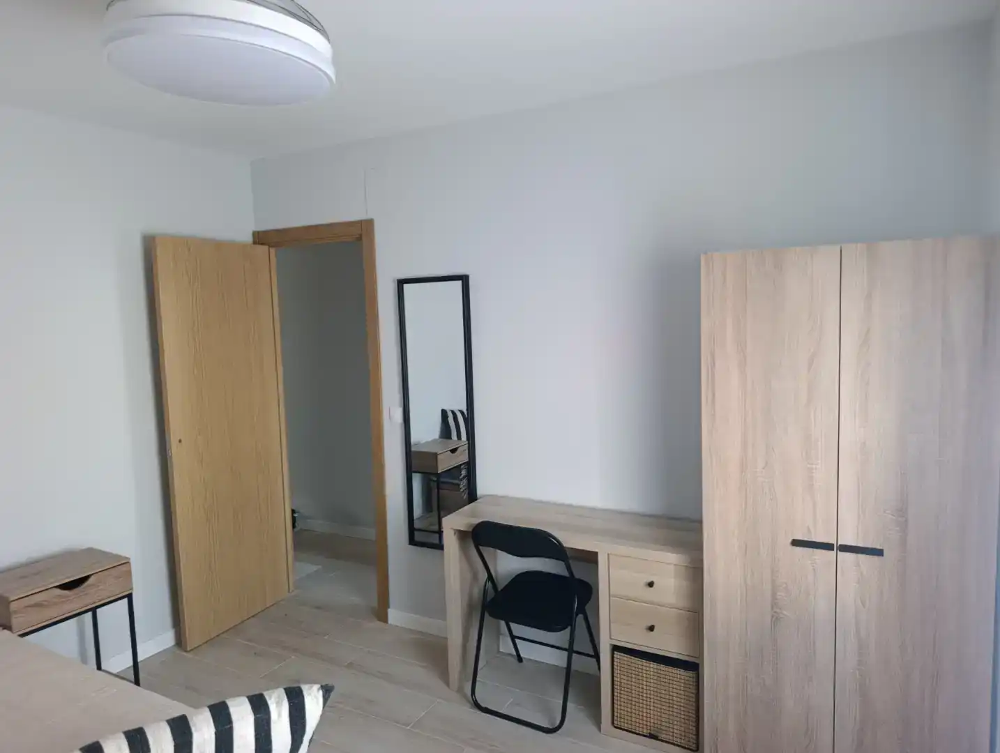 Schlafzimmer von Wohnung zur Miete in Cabra mit Abstellraum, Möbliert und Waschmaschine