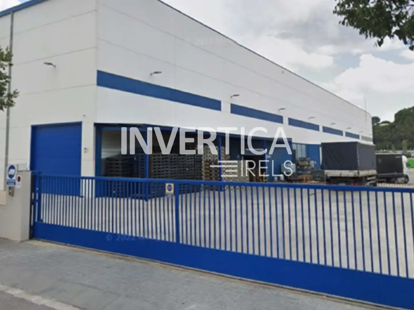 Nave industrielle avec ascenseur à louer à Carrer Londres 18