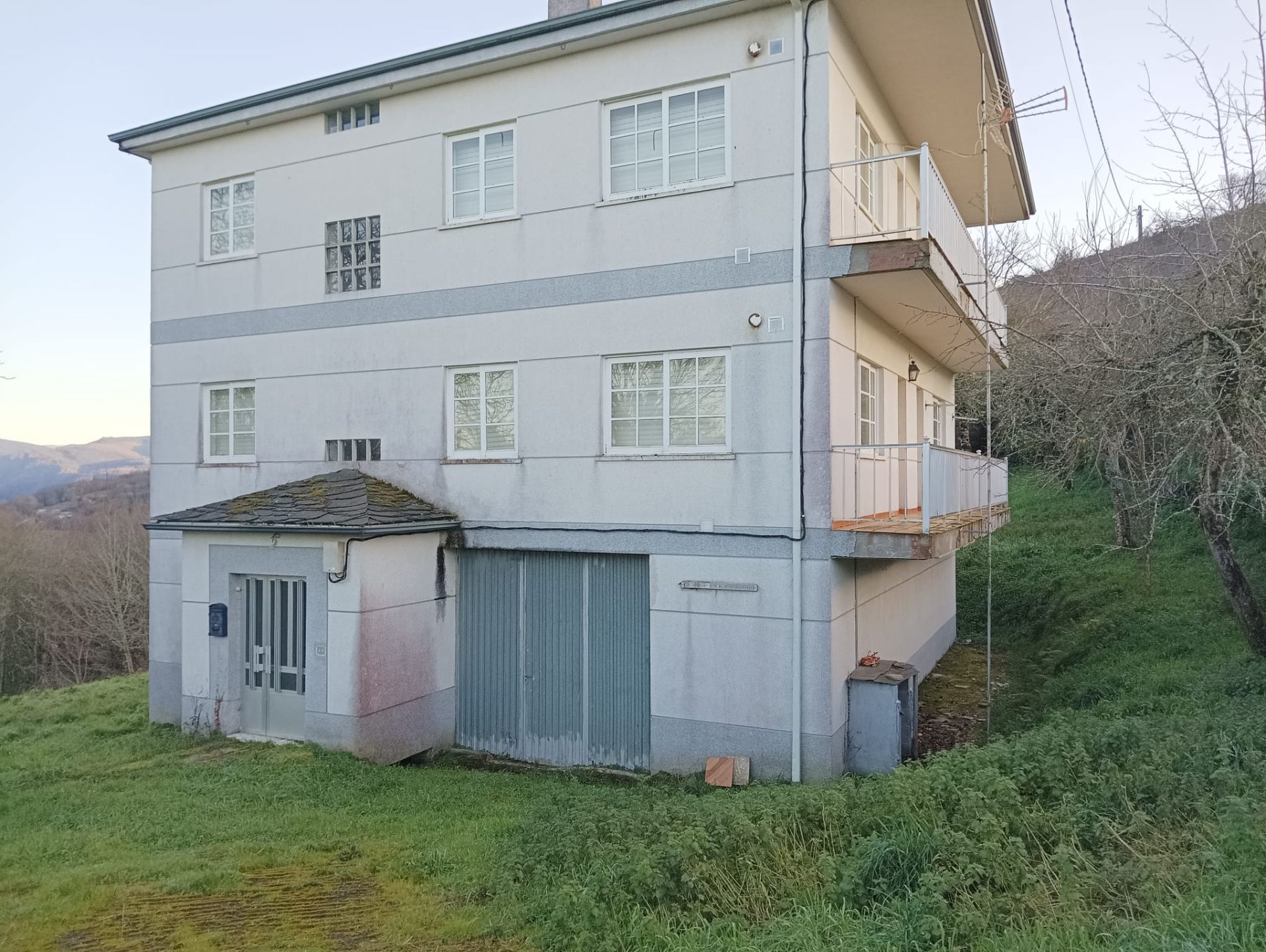 Exterior view of House or chalet for sale in Becerreá  with Furnished