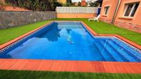 Piscina de Casa o xalet en venda en El Vendrell amb Aire condicionat, Calefacció i Terrassa