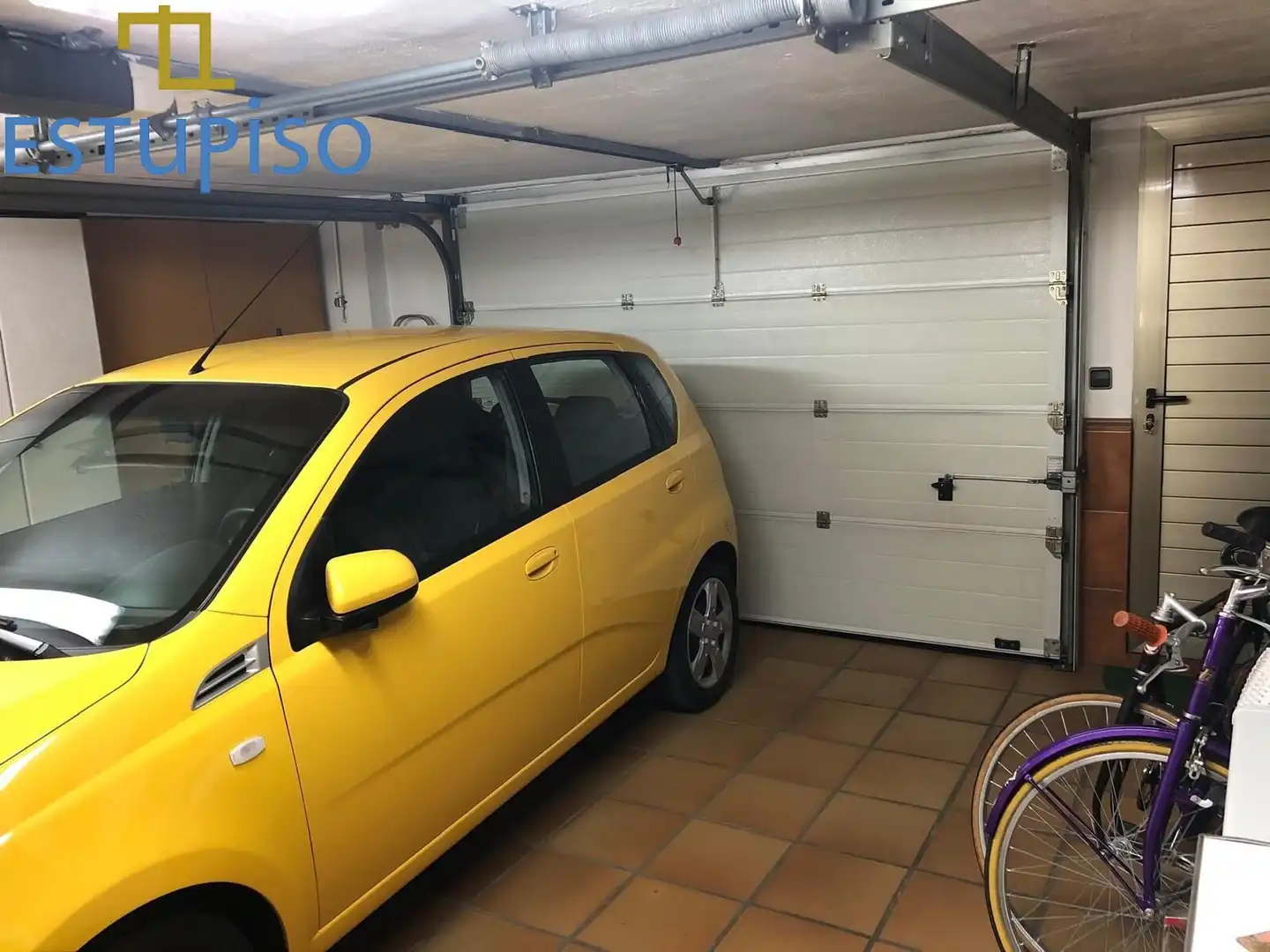 Aparcament de Casa o xalet en venda en León Capital  amb Calefacció, Jardí privat i Terrassa