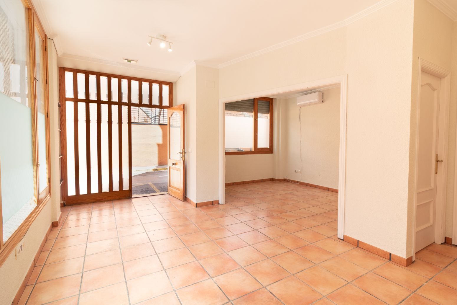 Local de lloguer a Puerto de Sagunto - Carrer de la Mare de Deu dels , 44, Centro Puerto