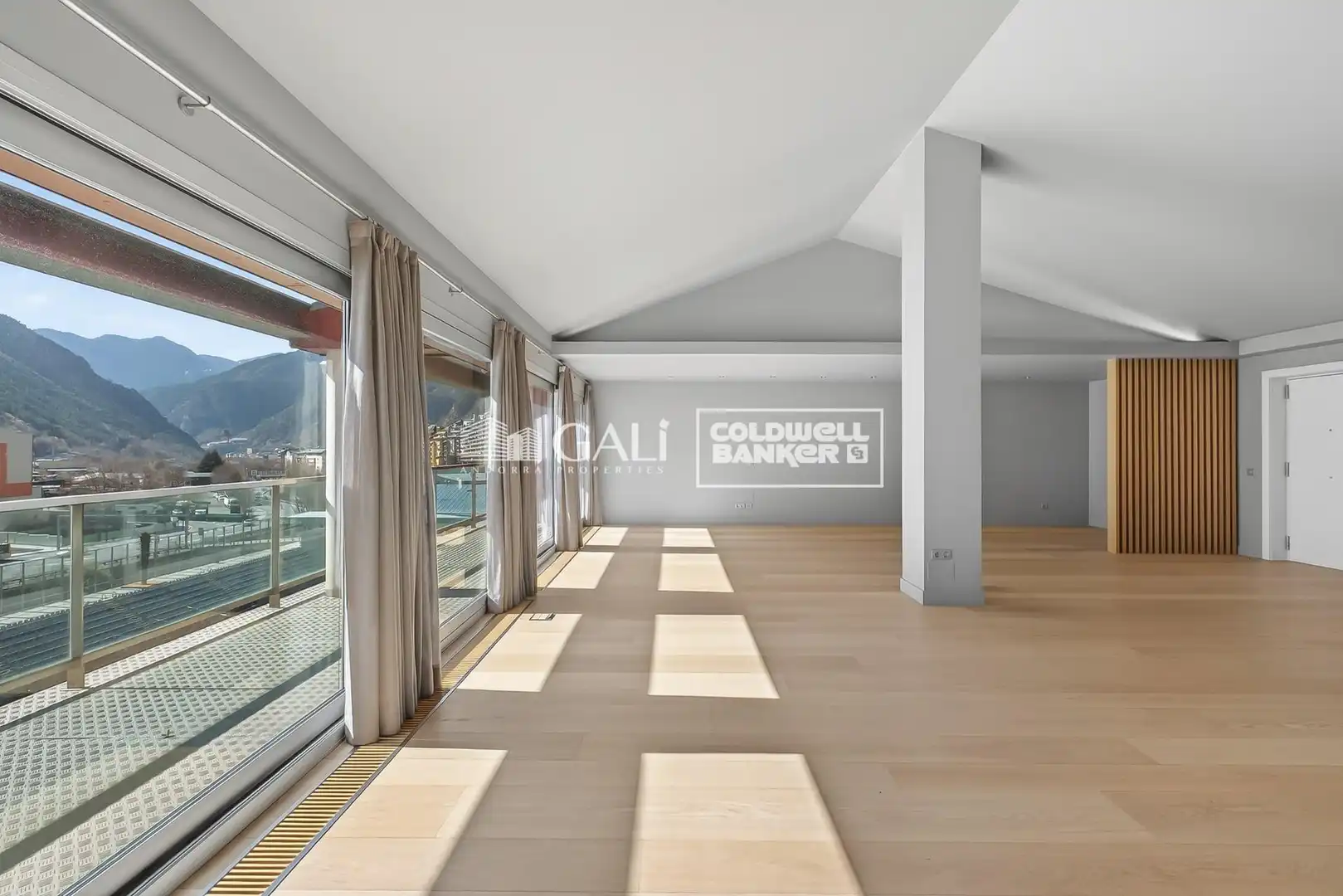 Vista exterior de Àtic en venda en Andorra la Vella amb Calefacció, Balcó i Piscina comunitària