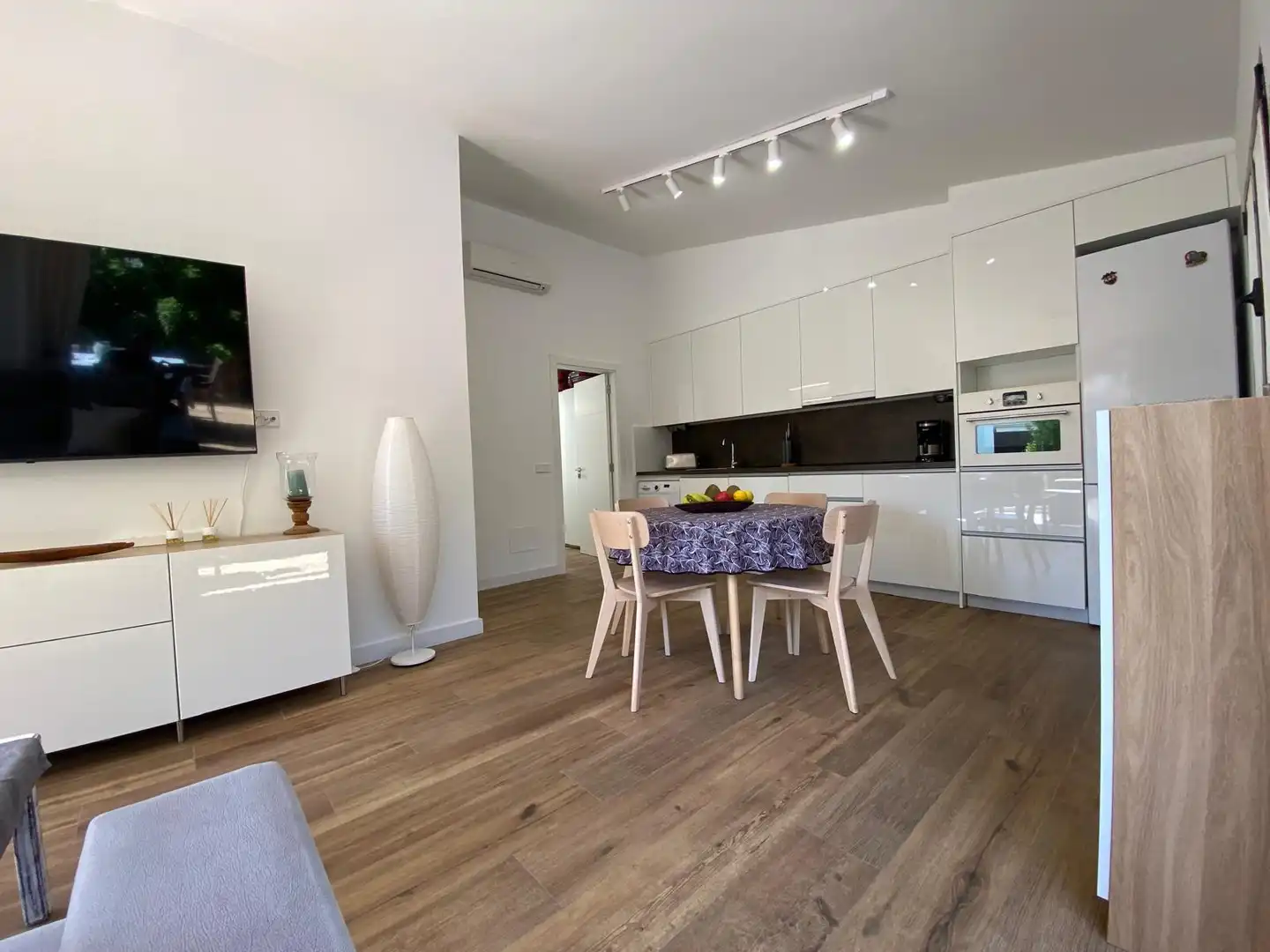 Sala d'estar de Casa o xalet en venda en San Bartolomé de Tirajana amb Aire condicionat, Terrassa i Moblat