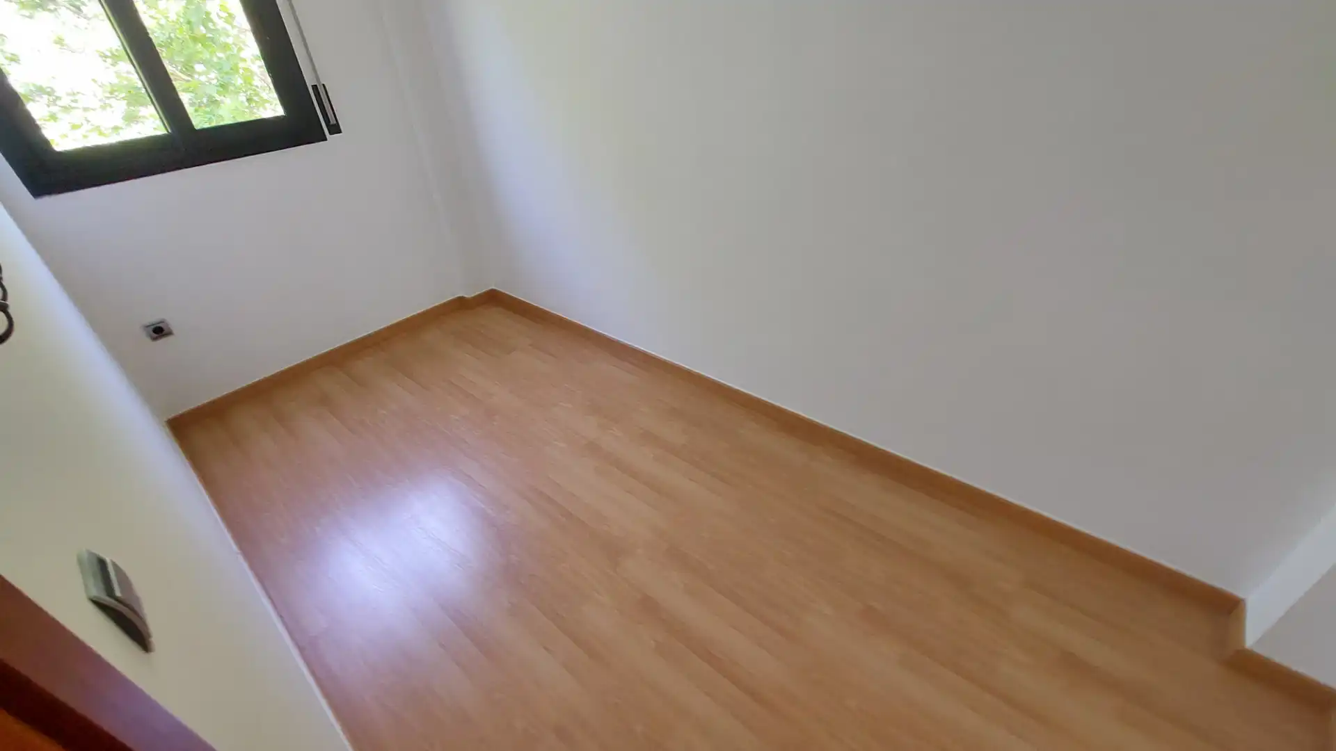 Habitación de Casa adosada en venta en Vilafranca del Penedès con Aire acondicionado, Calefacción y Jardín privado