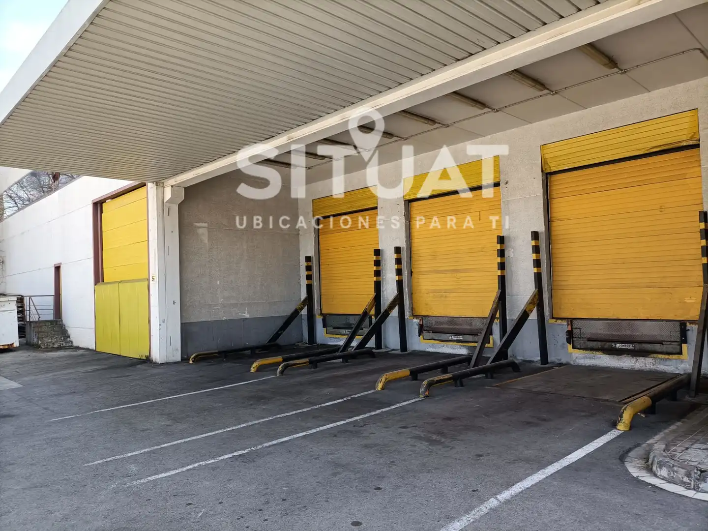 Parking de Nave industrial de alquiler en Barberà del Vallès con Calefacción y Alarma