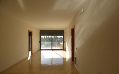 Flat for sale in Salt  with Air Conditioner, Terrace and Balcony