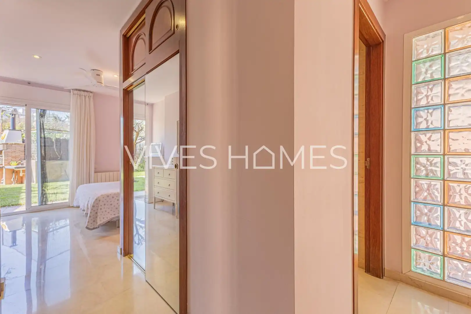 Schlafzimmer von Haus oder Chalet zum Verkauf in Sant Vicenç de Montalt mit Klimaanlage, Heizung und Privatgarten
