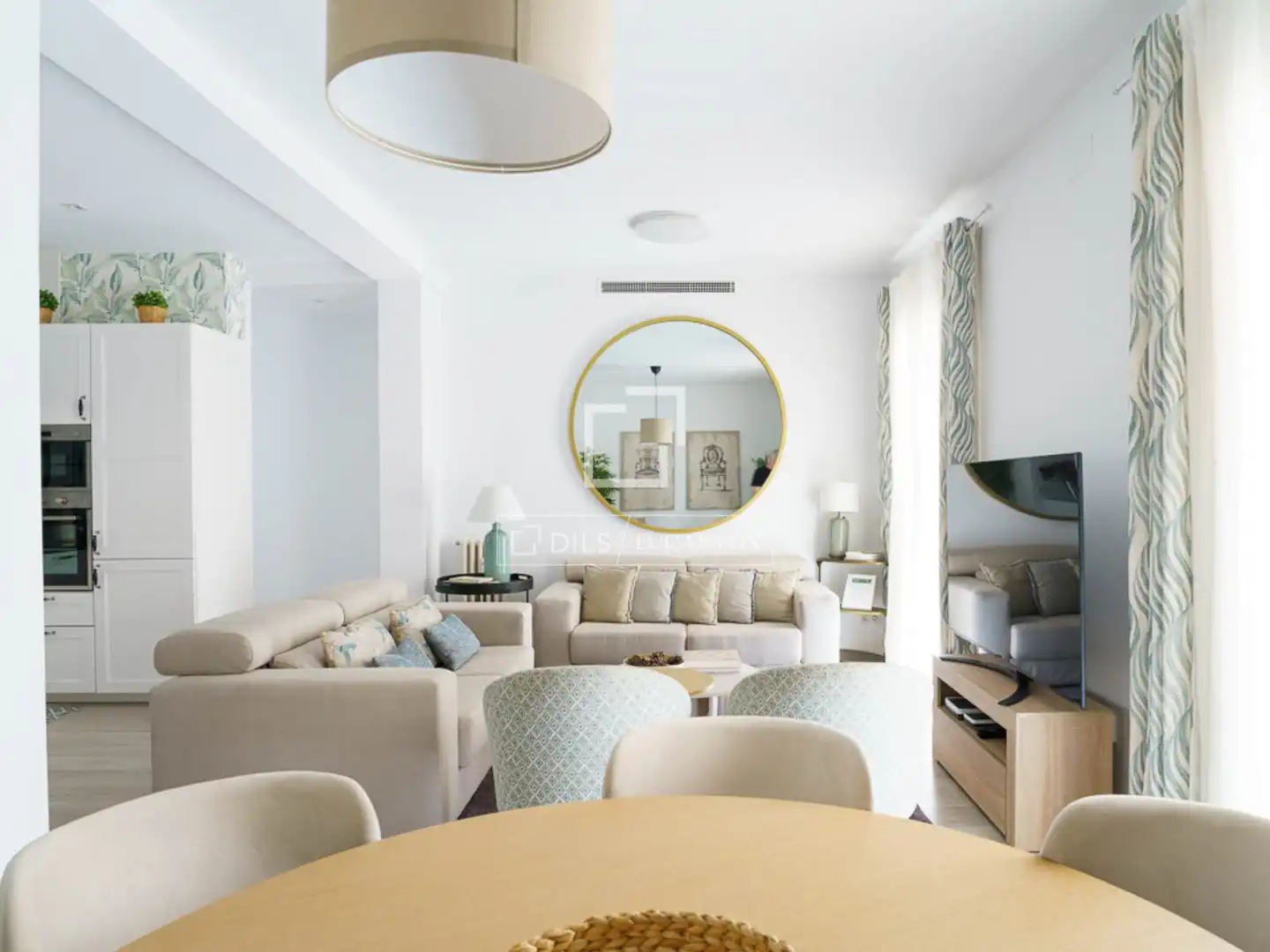 Living room of Flat for rent in Madrid  with Air Conditioner, Parquet flooring and Furnished