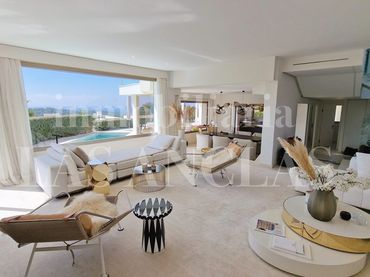 Casa amb piscina en venda a Marina Botafoc - Platja de Talamanca