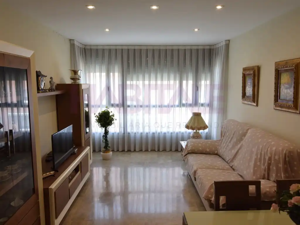 Sala d'estar de Pis de lloguer en Valencia amb Aire condicionat, Moblat i Forn