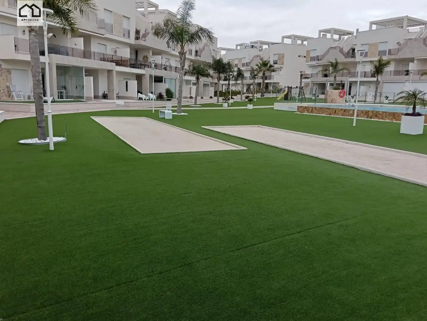 Vista exterior de Casa o xalet en venda en Guardamar del Segura amb Aire condicionat, Jardí privat i Terrassa