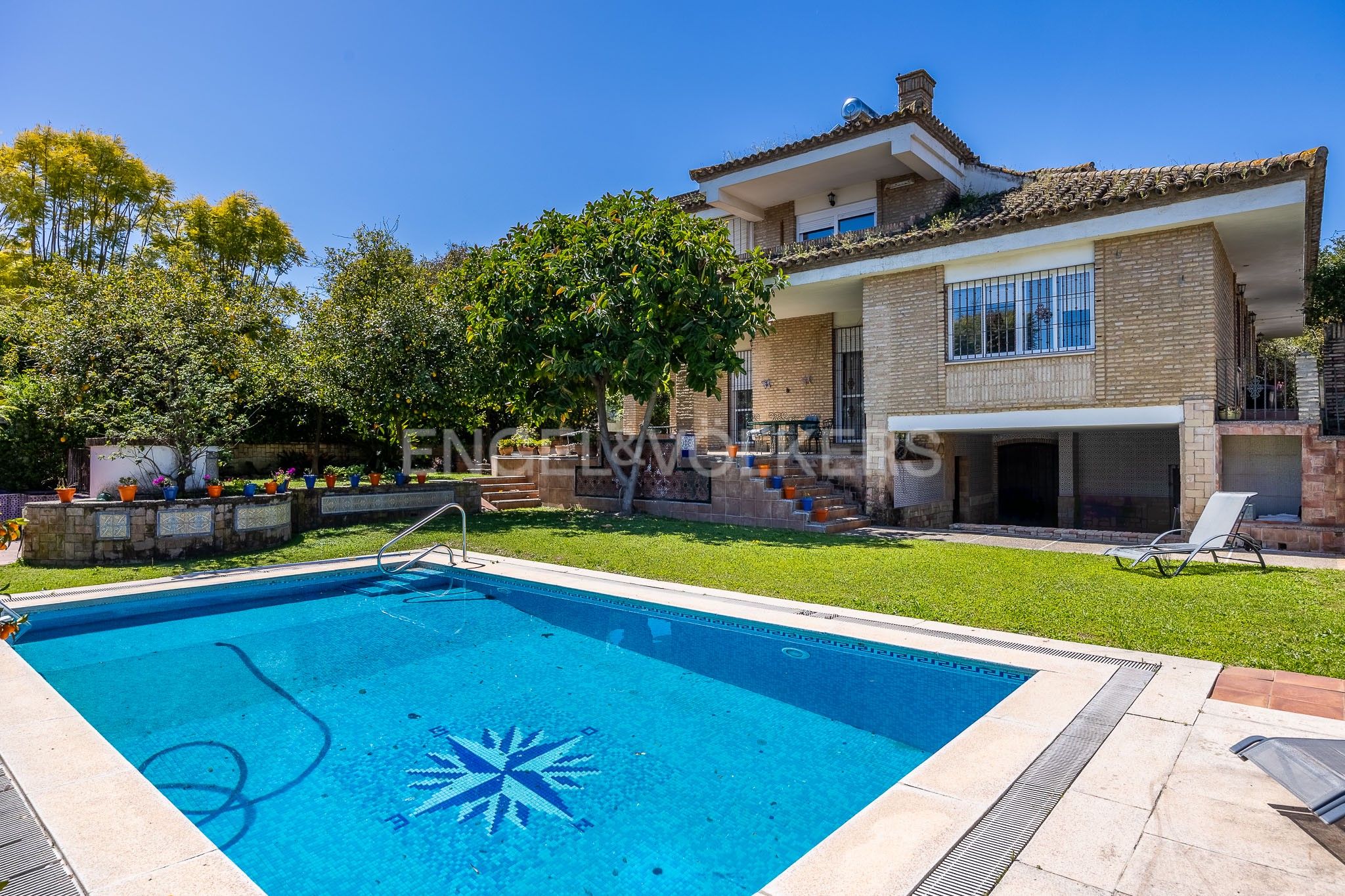 Exterior view of House or chalet for sale in Camas  with Heating, Private garden and Swimming Pool