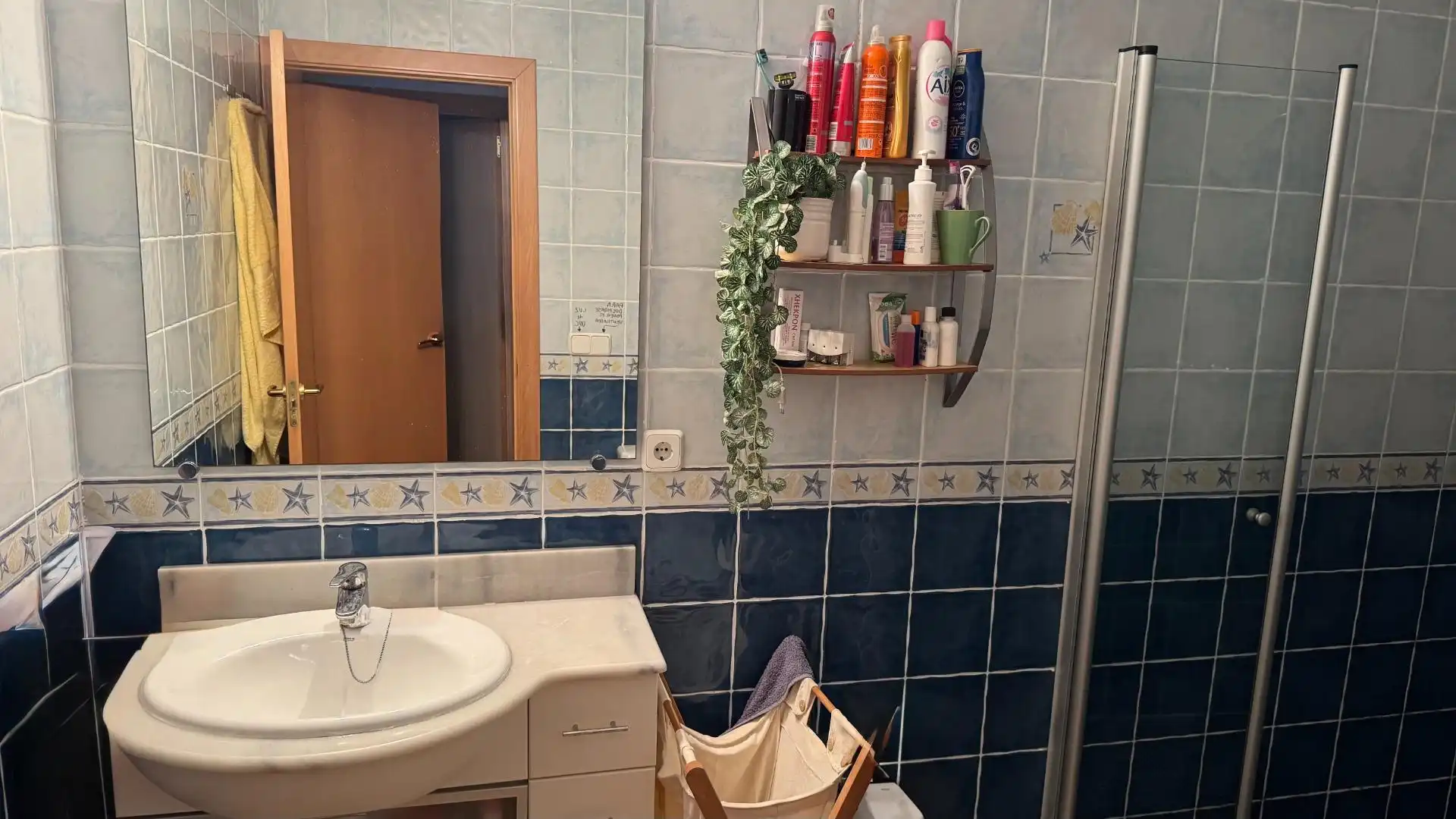 Bathroom of Ground floor for sale in Castell d'Aro, Platja d'Aro i s'Agaró  with Air Conditioner, Private garden and Storage room