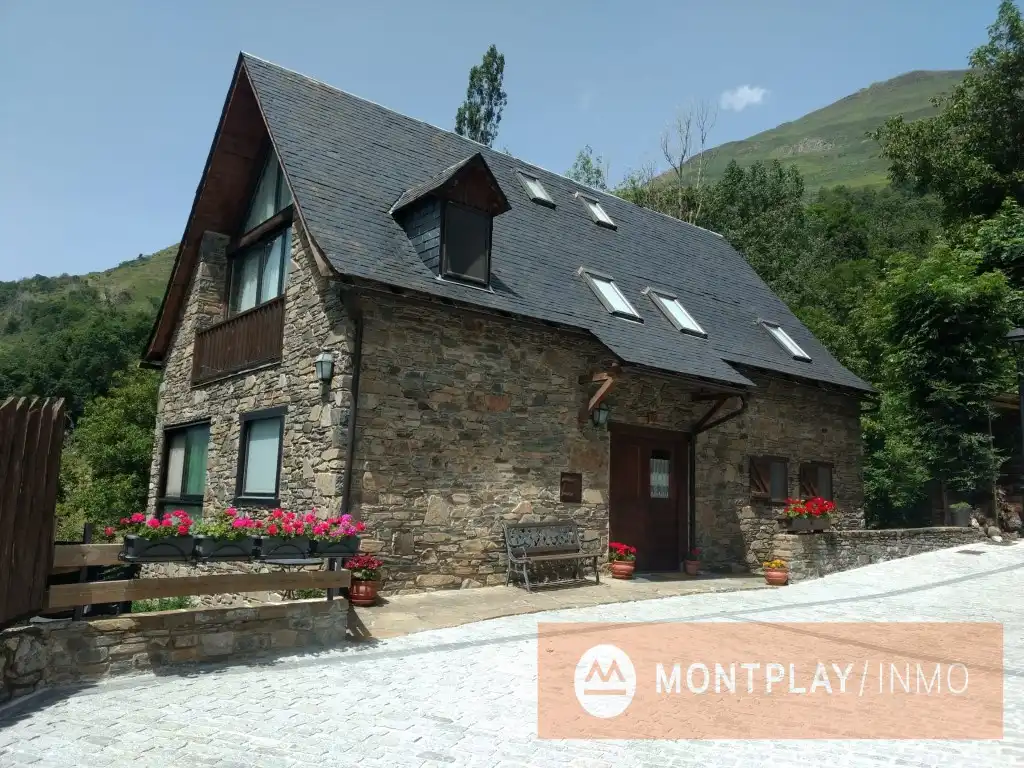Vista exterior de Apartamento de alquiler en Naut Aran