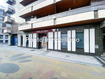 Local comercial en venta en Calle Menéndez Pelayo 4