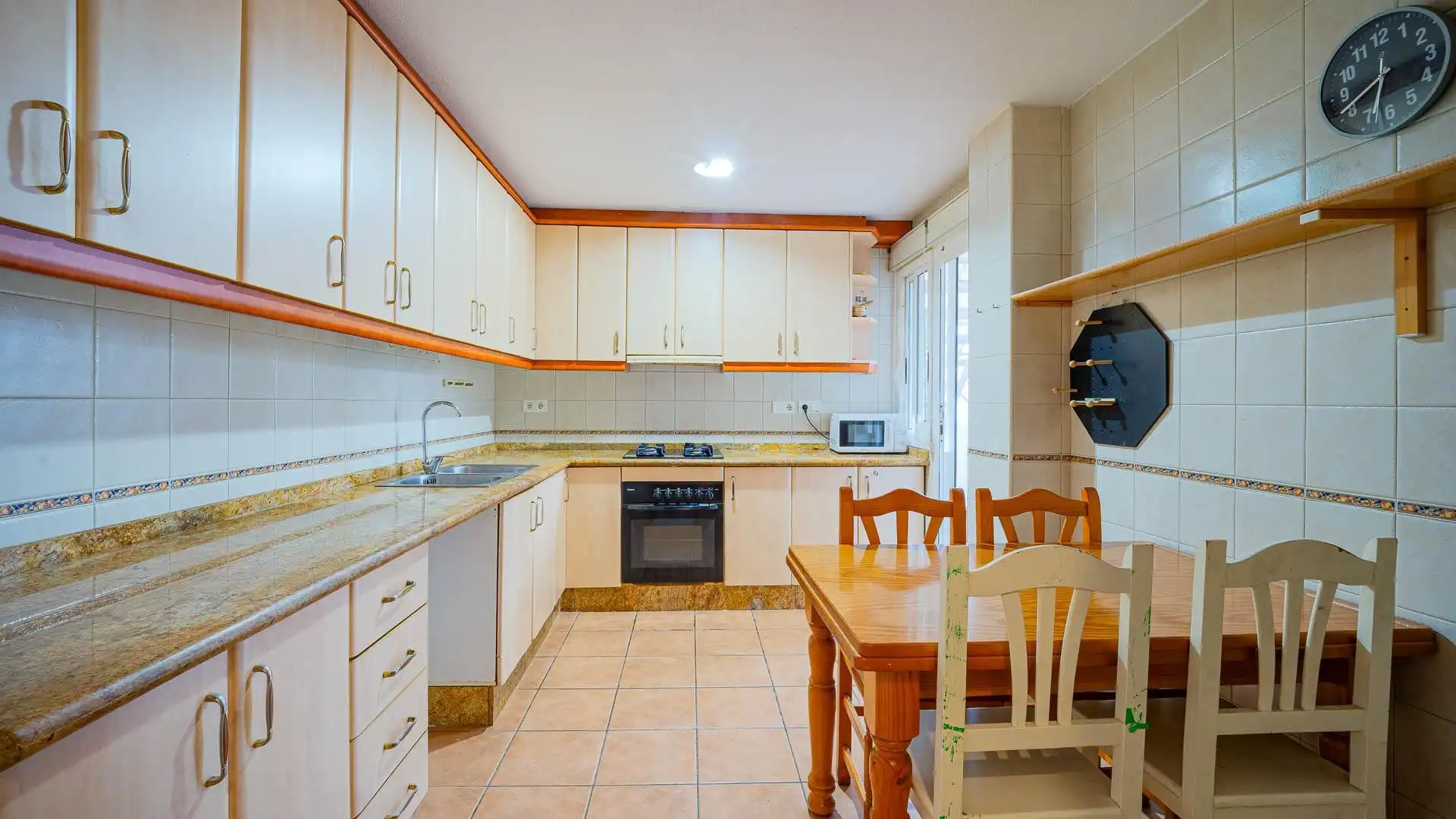 Cocina de Casa adosada en venta en Torrevieja con Jardín privado, Terraza y Amueblado