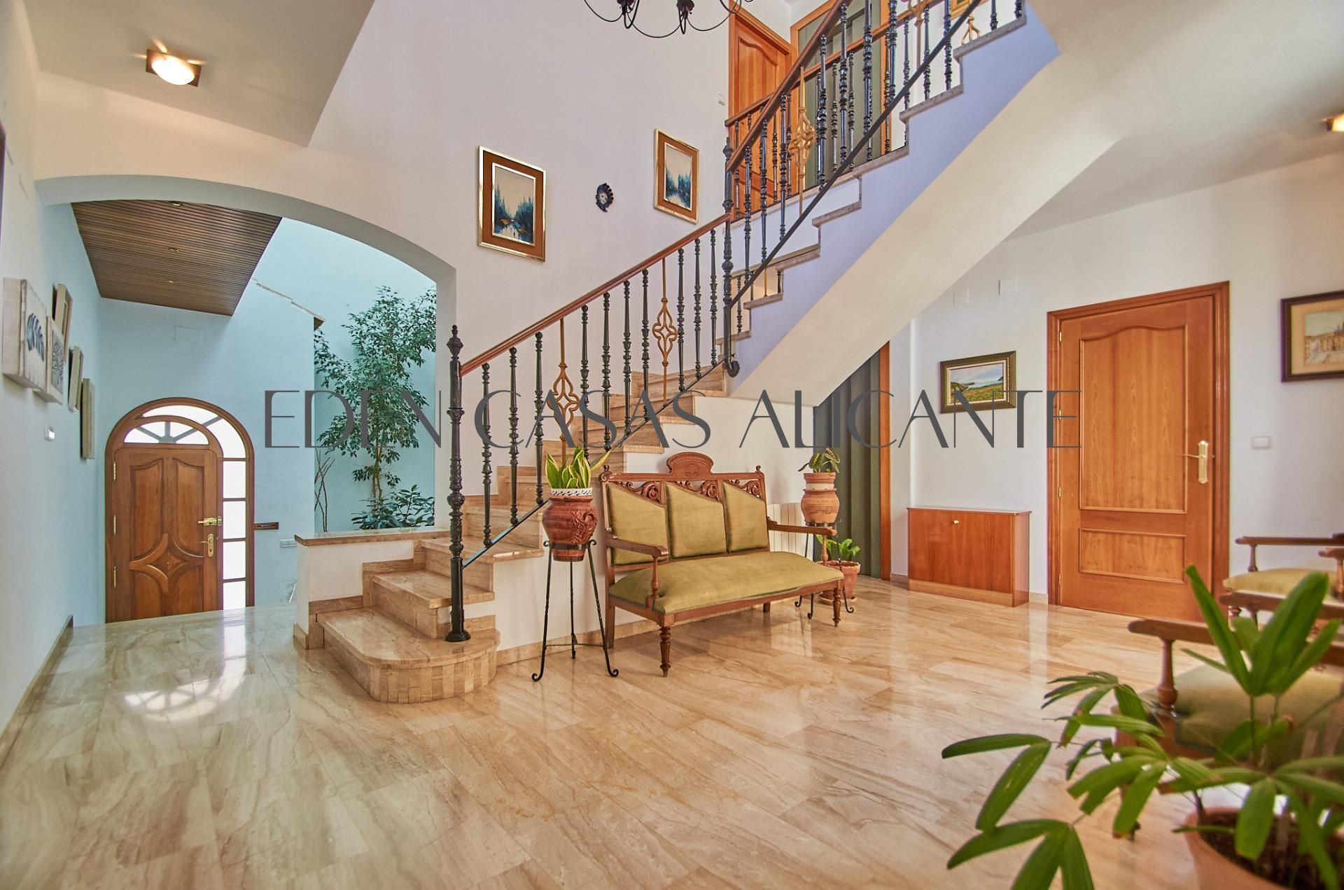 Casa adosada en venda en San Vicente del Raspeig / Sant Vicent del Raspeig amb Aire condicionat, Jardí privat i Parquet