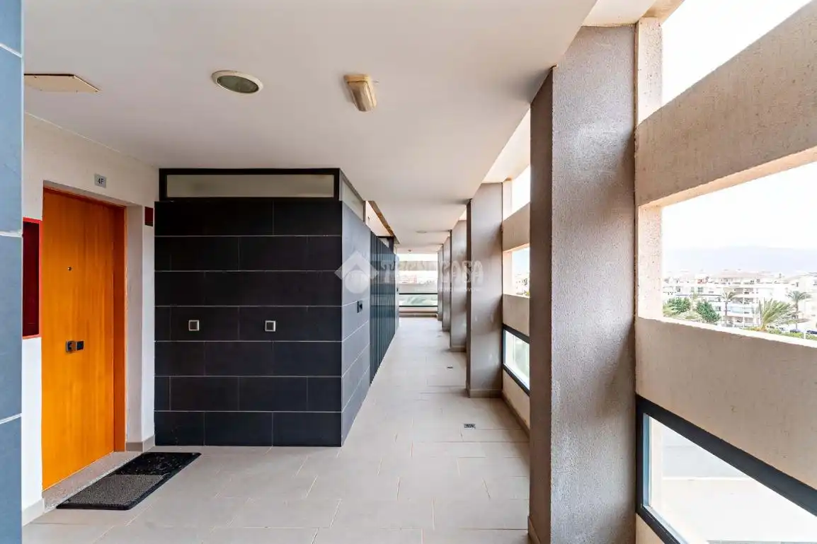 Piso en venta en Roquetas de Mar con Aire acondicionado, Terraza y Amueblado
