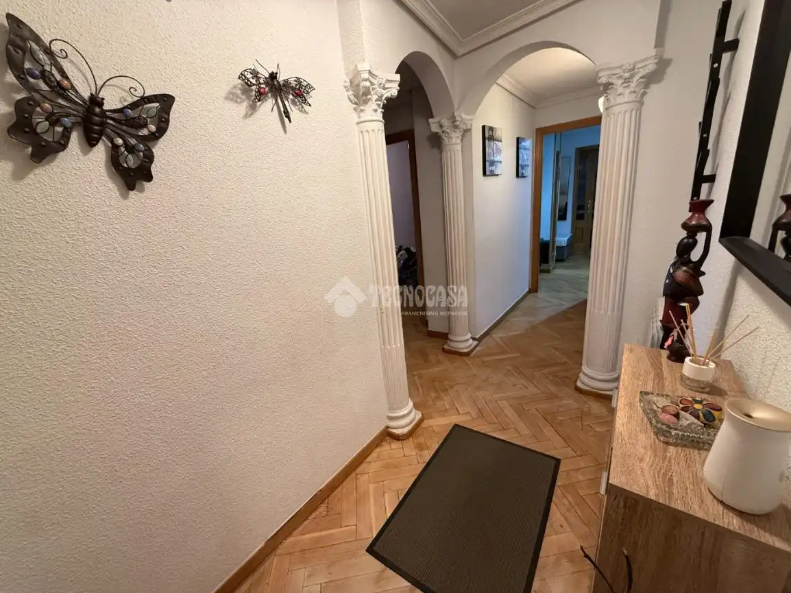 Piso en venta en Madrid con Calefacción y Amueblado