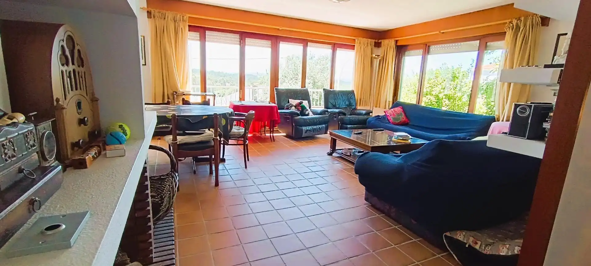 Sala d'estar de Casa o xalet en venda en Oleiros amb Calefacció, Terrassa i Balcó