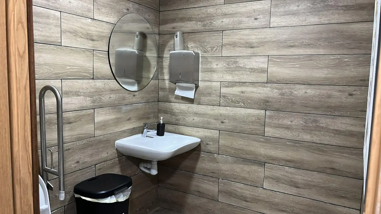 Baño de Local de alquiler en Antequera con Aire acondicionado y Amueblado