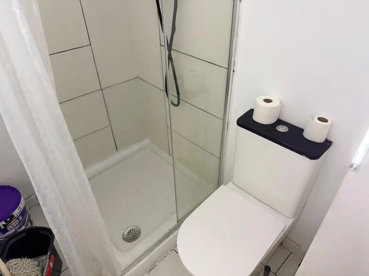 Bany de Local en venda en Madrid amb Aire condicionat