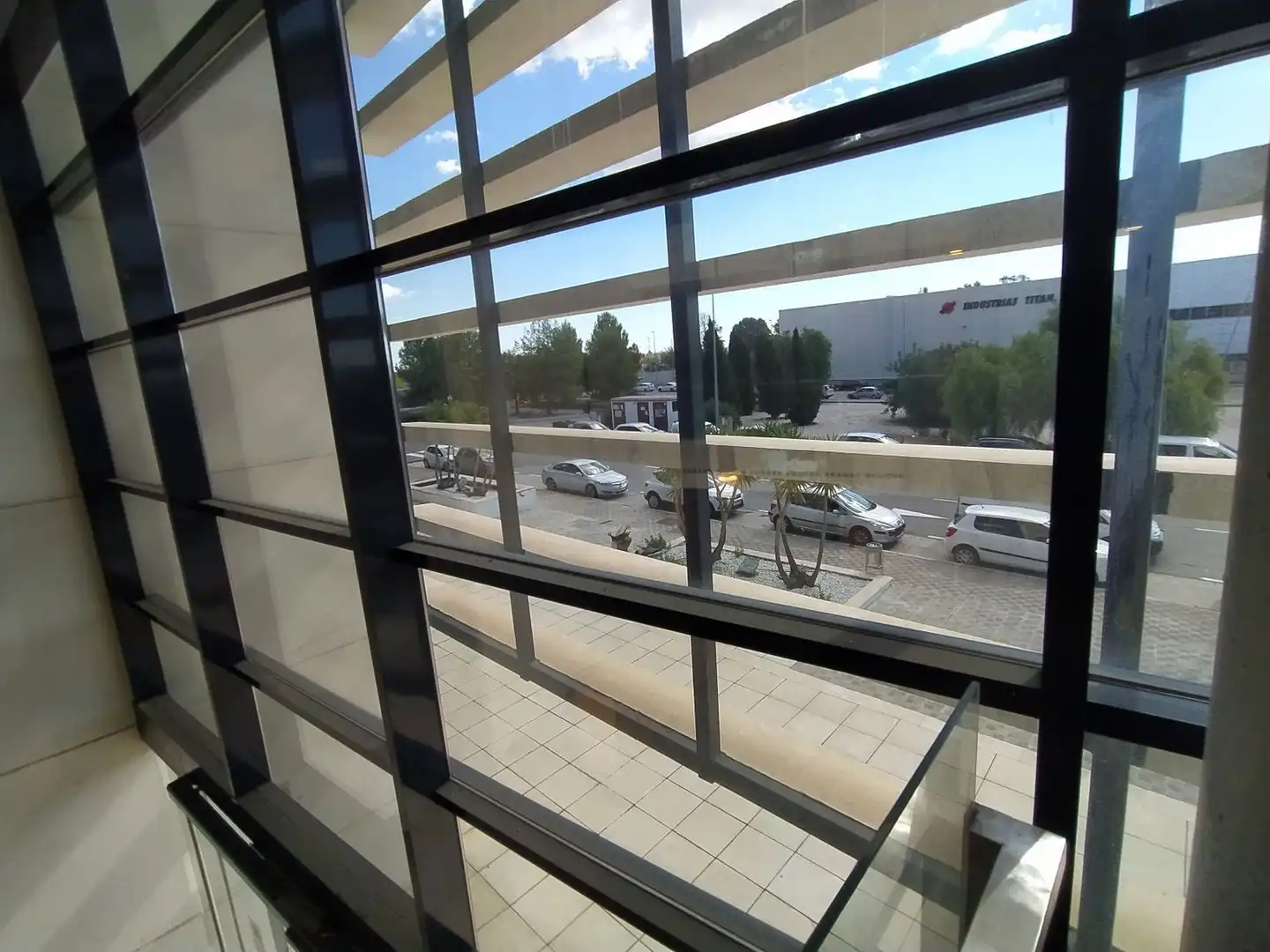 Vista exterior de Oficina en venda en Salteras
