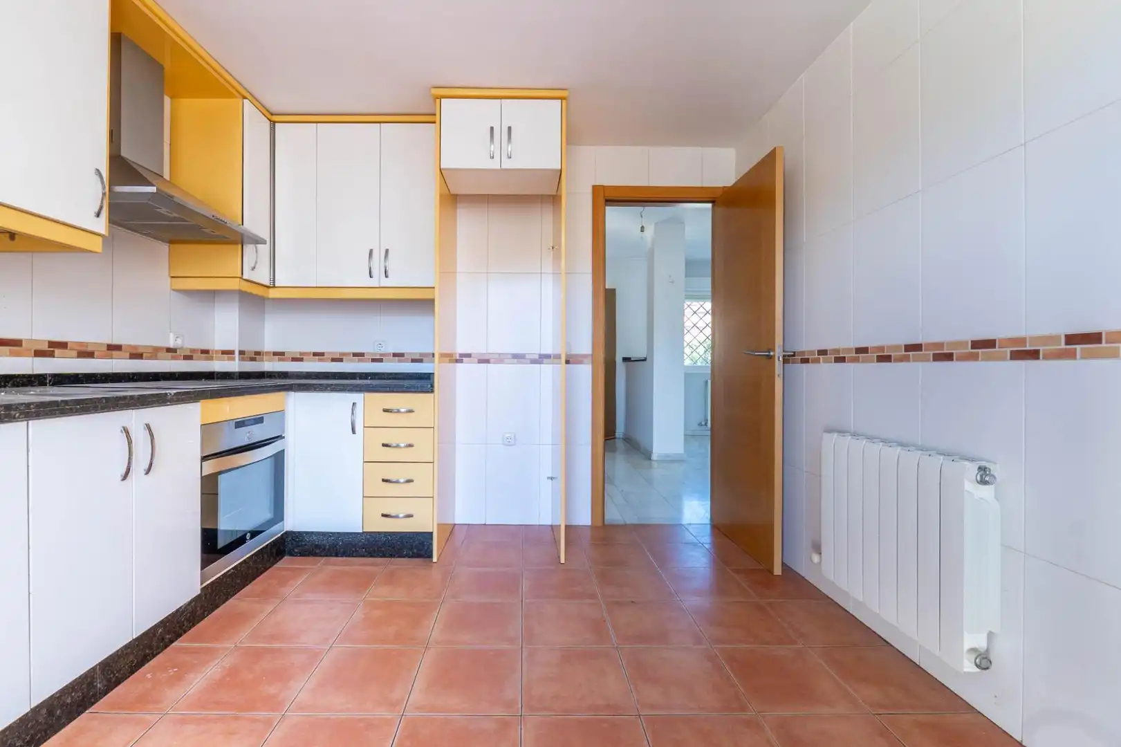 Cocina de Casa adosada en venta en Cenes de la Vega con Aire acondicionado, Calefacción y Jardín privado