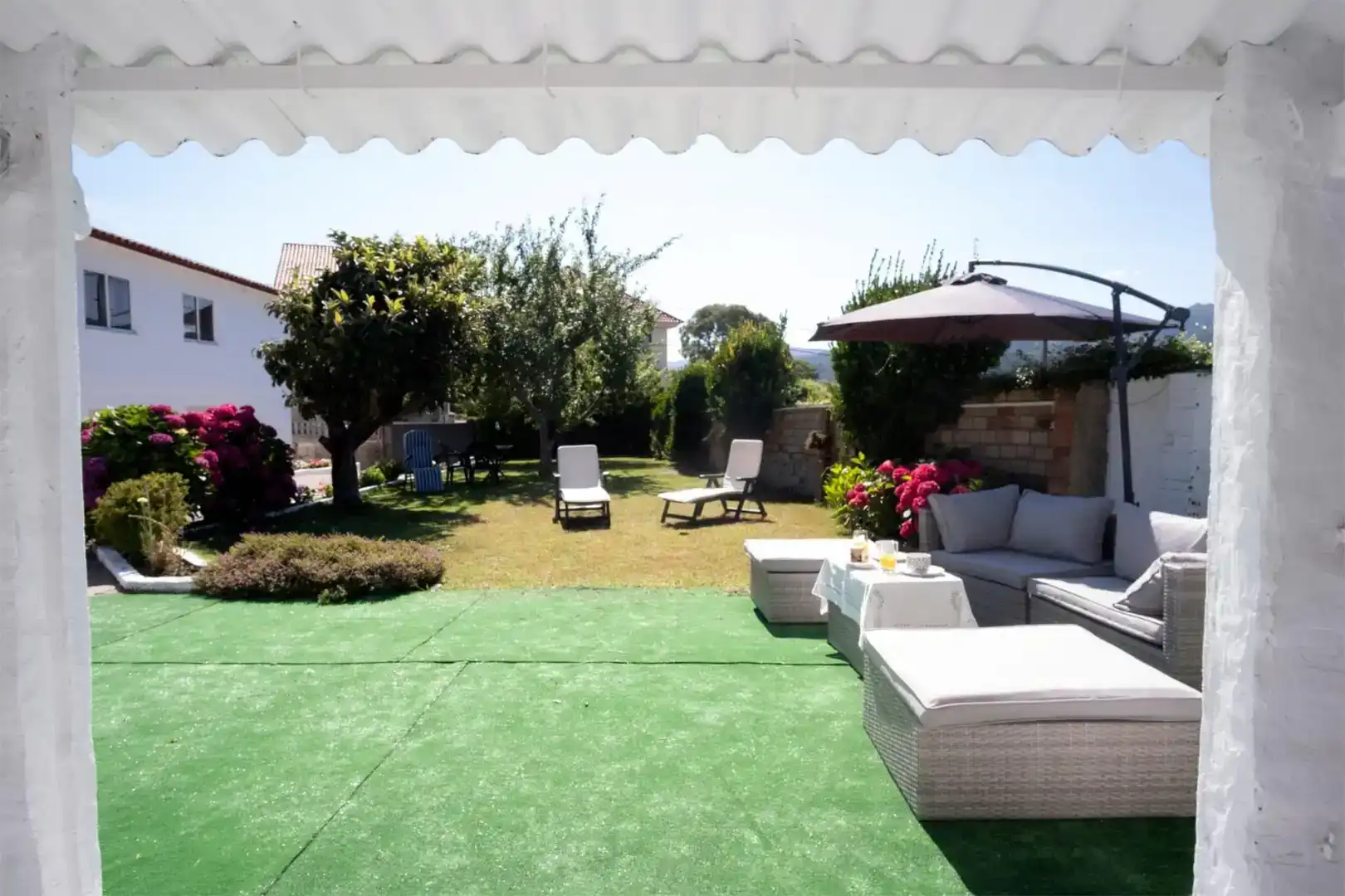 Terrassa de Casa o xalet en venda en Vigo  amb Jardí privat, Parquet i Moblat
