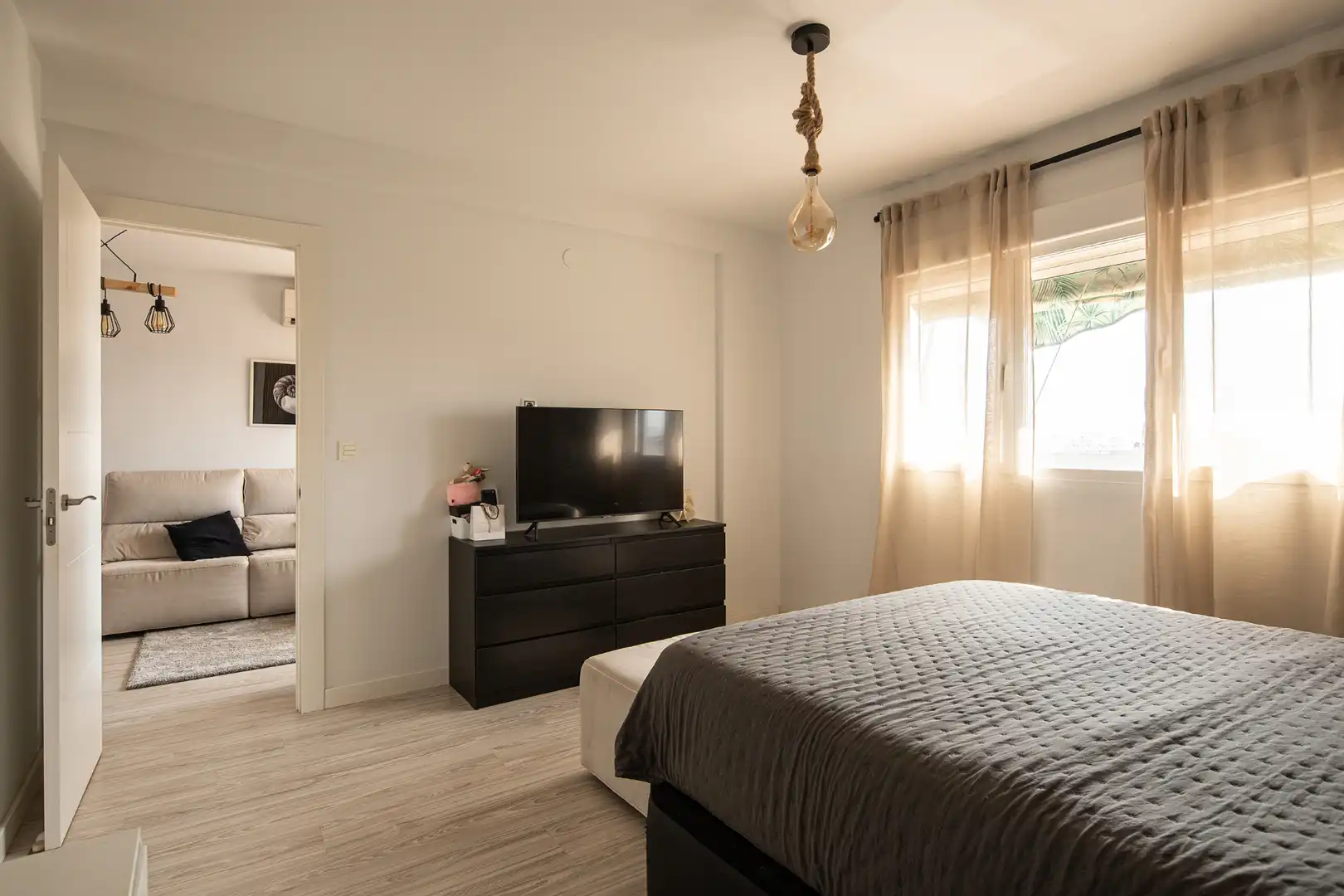 Bedroom of Flat for sale in Granada  with Air Conditioner, Parquet flooring and Terrace