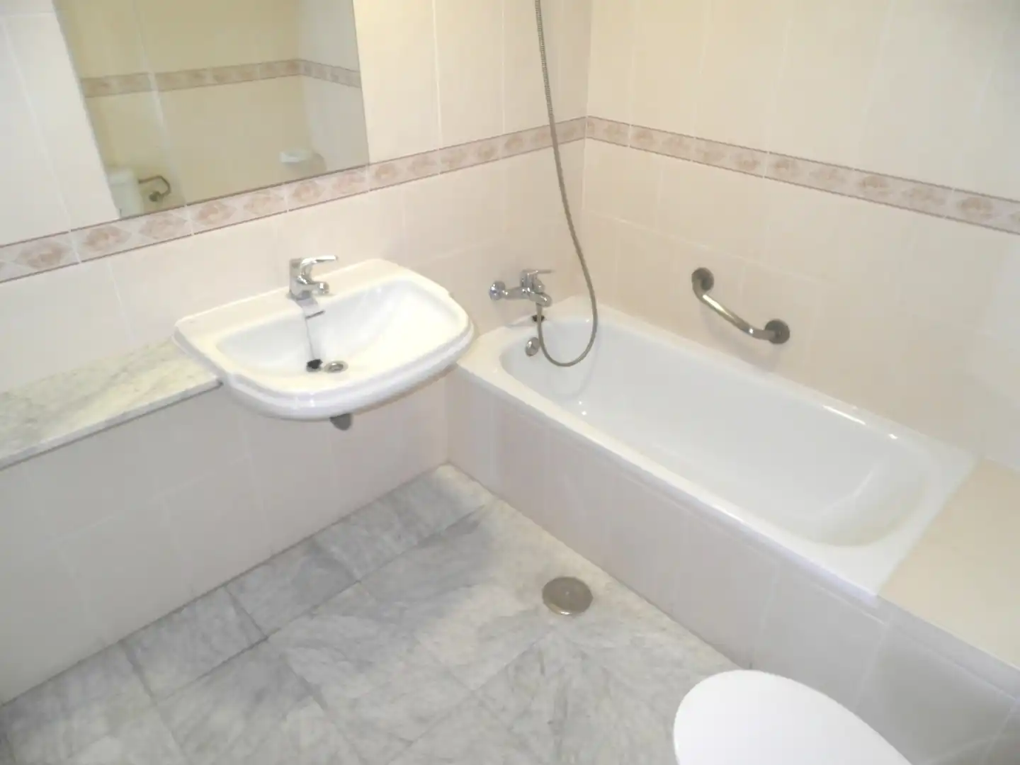 Baño de Piso de alquiler en Madrid con Aire acondicionado, Calefacción y Horno