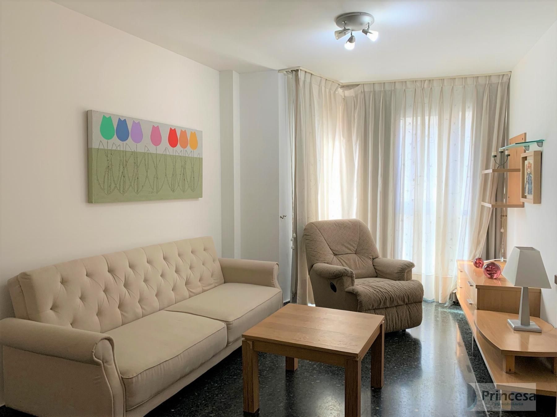 Sala de estar de Piso de alquiler en  Valencia Capital con Aire acondicionado, Calefacción y Amueblado