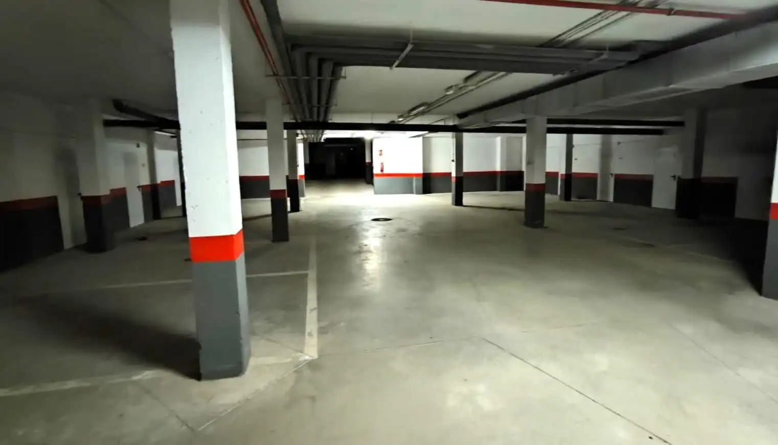 Parking de Dúplex en venta en Puebla de Lillo con Calefacción y Parquet