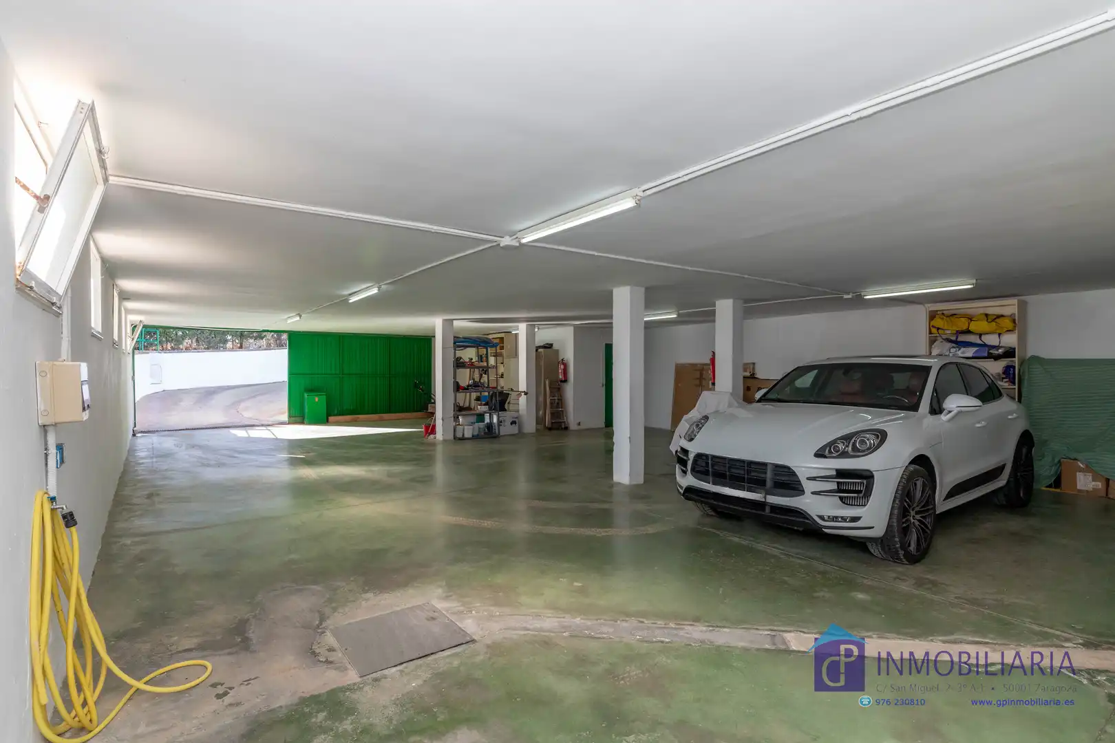 Parking de Casa o chalet en venta en Zaragoza con Aire acondicionado, Calefacción y Jardín privado