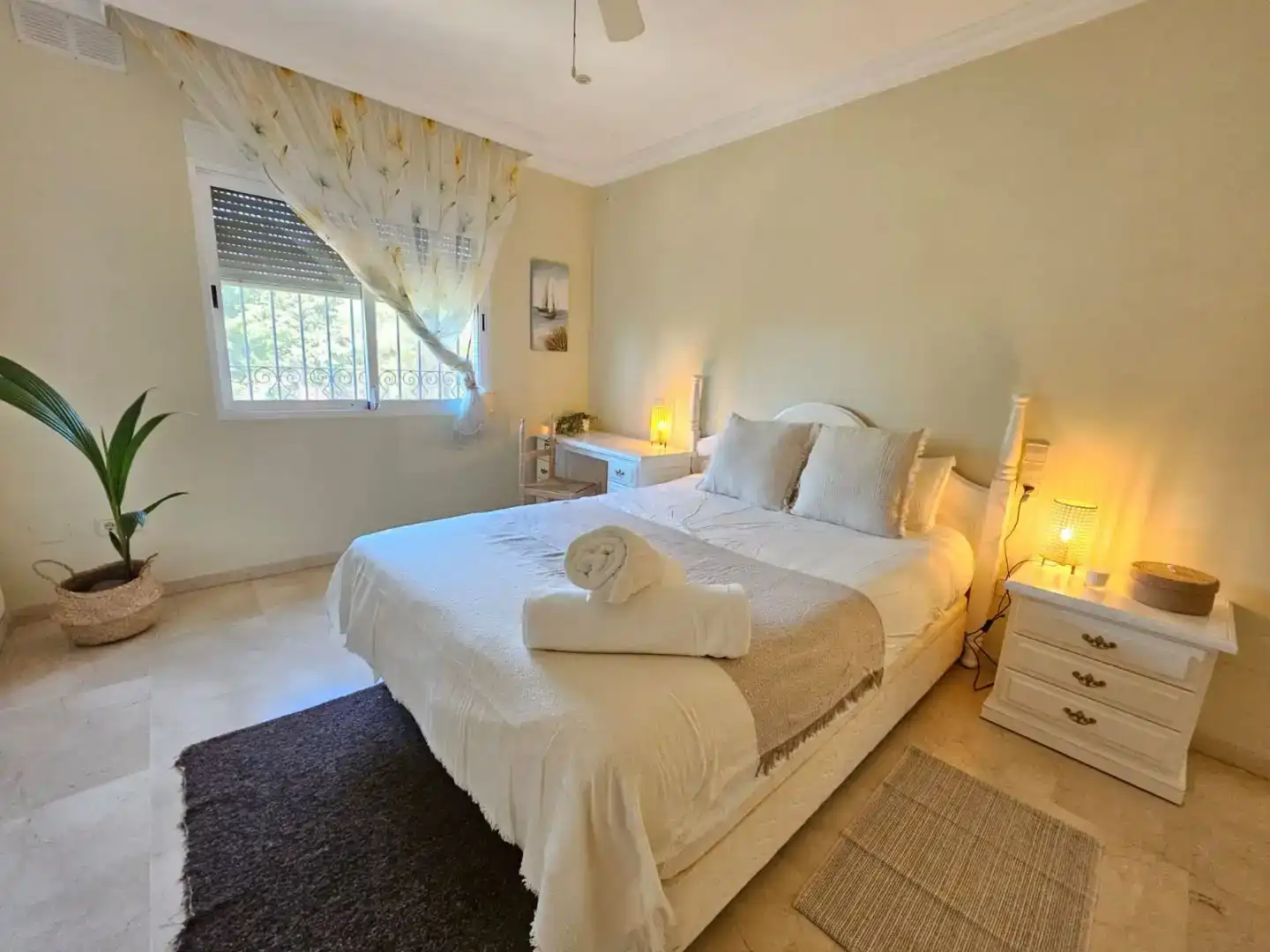 Schlafzimmer von Wohnung zur Miete in Mijas mit Klimaanlage, Privatgarten und Parkett