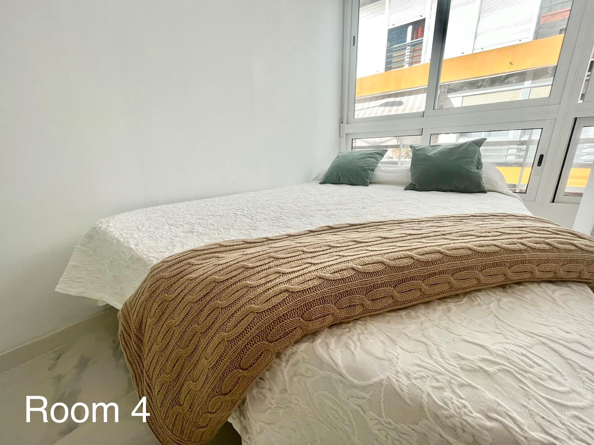 Habitación de Piso para compartir en  Sevilla Capital con Aire acondicionado, Amueblado y Lavadora