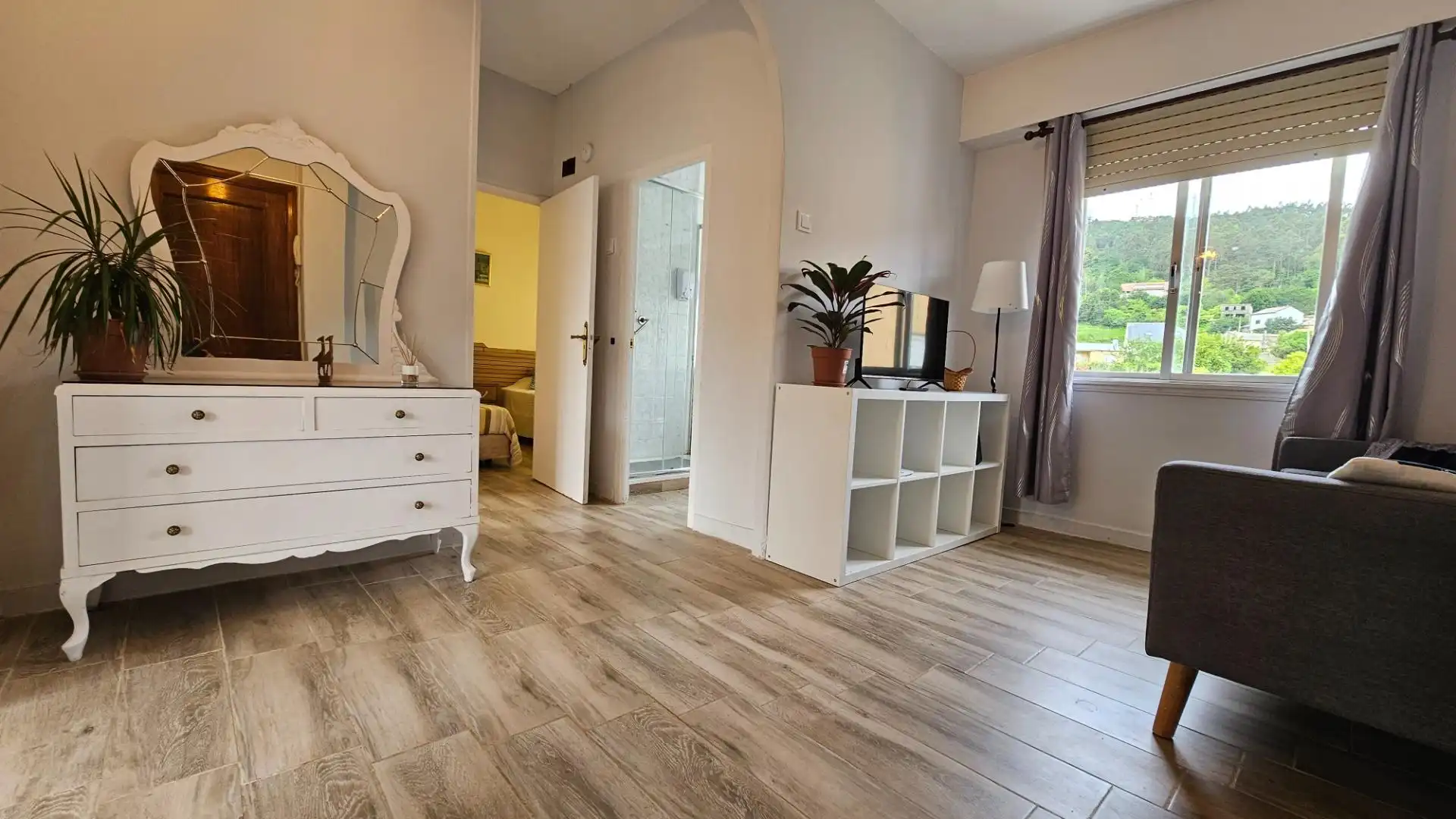 Bedroom of Flat for sale in Cee  with Furnished
