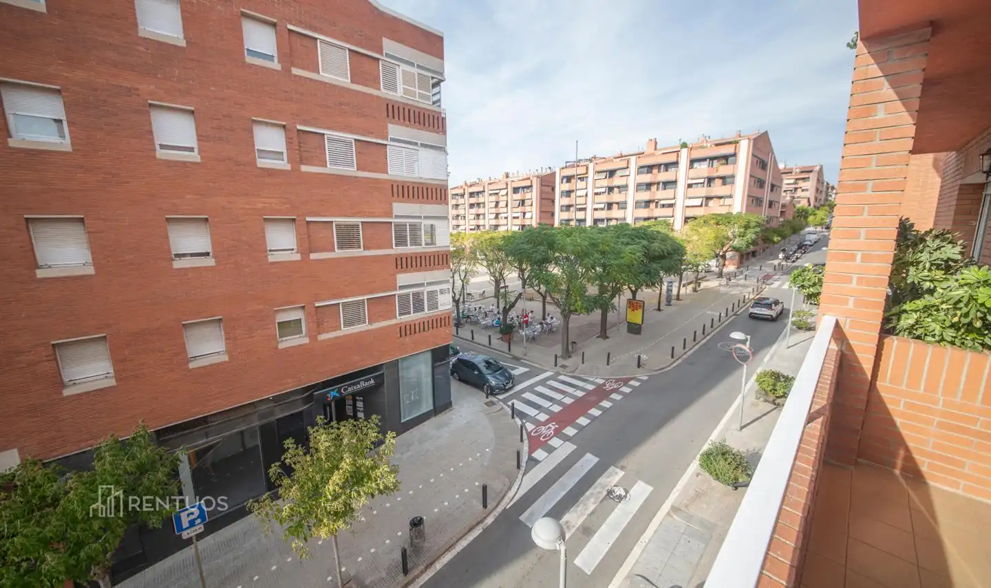 Außenansicht von Wohnung zur Miete in Sant Joan Despí mit Parkett, Abstellraum und Möbliert