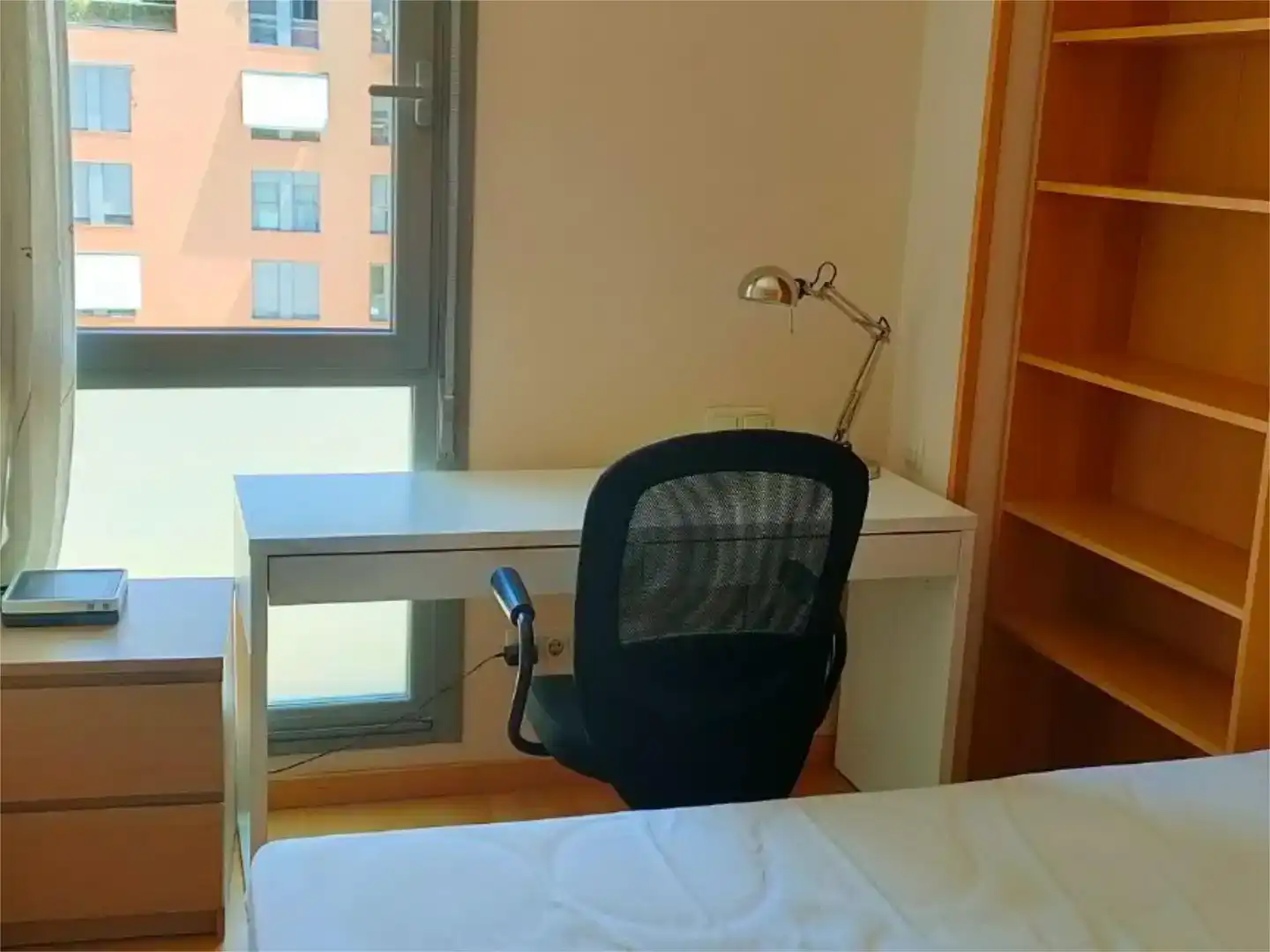 Bedroom of Flat for share in Fuencarral - El Pardo