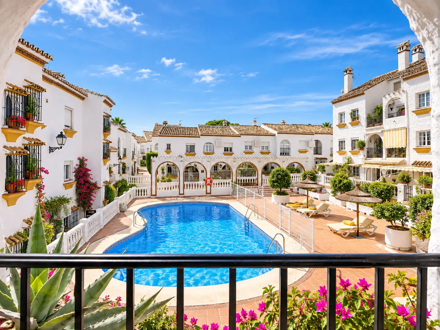 Vista exterior de Apartament en venda en Benalmádena amb Aire condicionat i Piscina