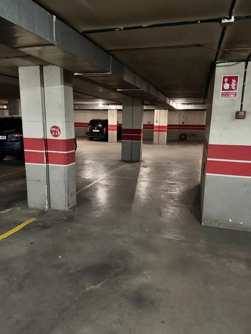 Parking de Apartamento en venta en Ponferrada con Calefacción, Parquet y Trastero
