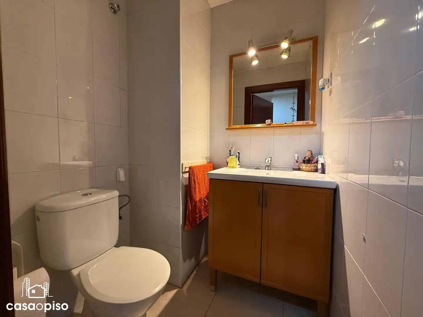 Baño de Casa adosada en venta en Santa Perpètua de Mogoda con Calefacción y Terraza