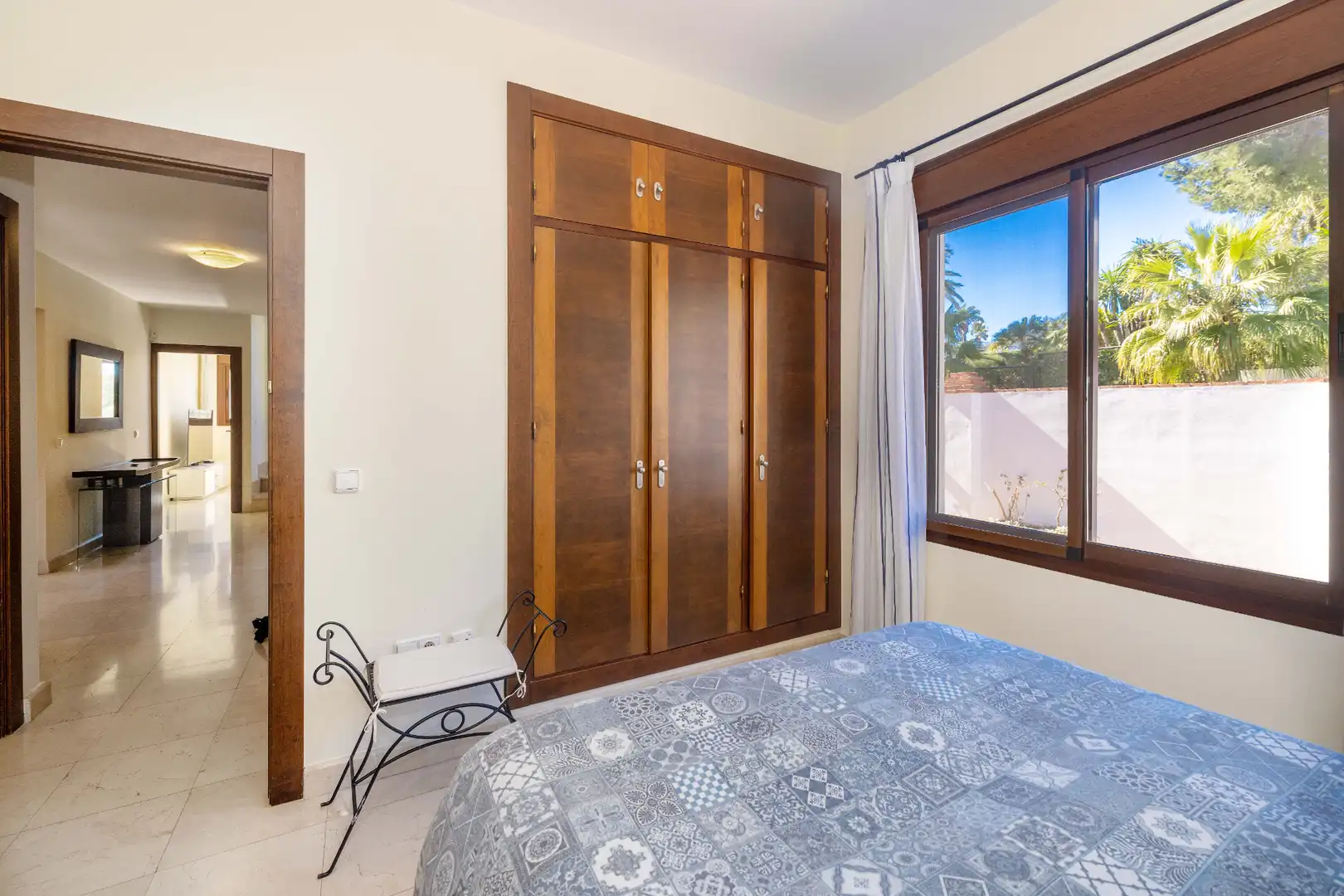 Dormitori de Casa o xalet en venda en Marbella amb Aire condicionat, Jardí privat i Terrassa