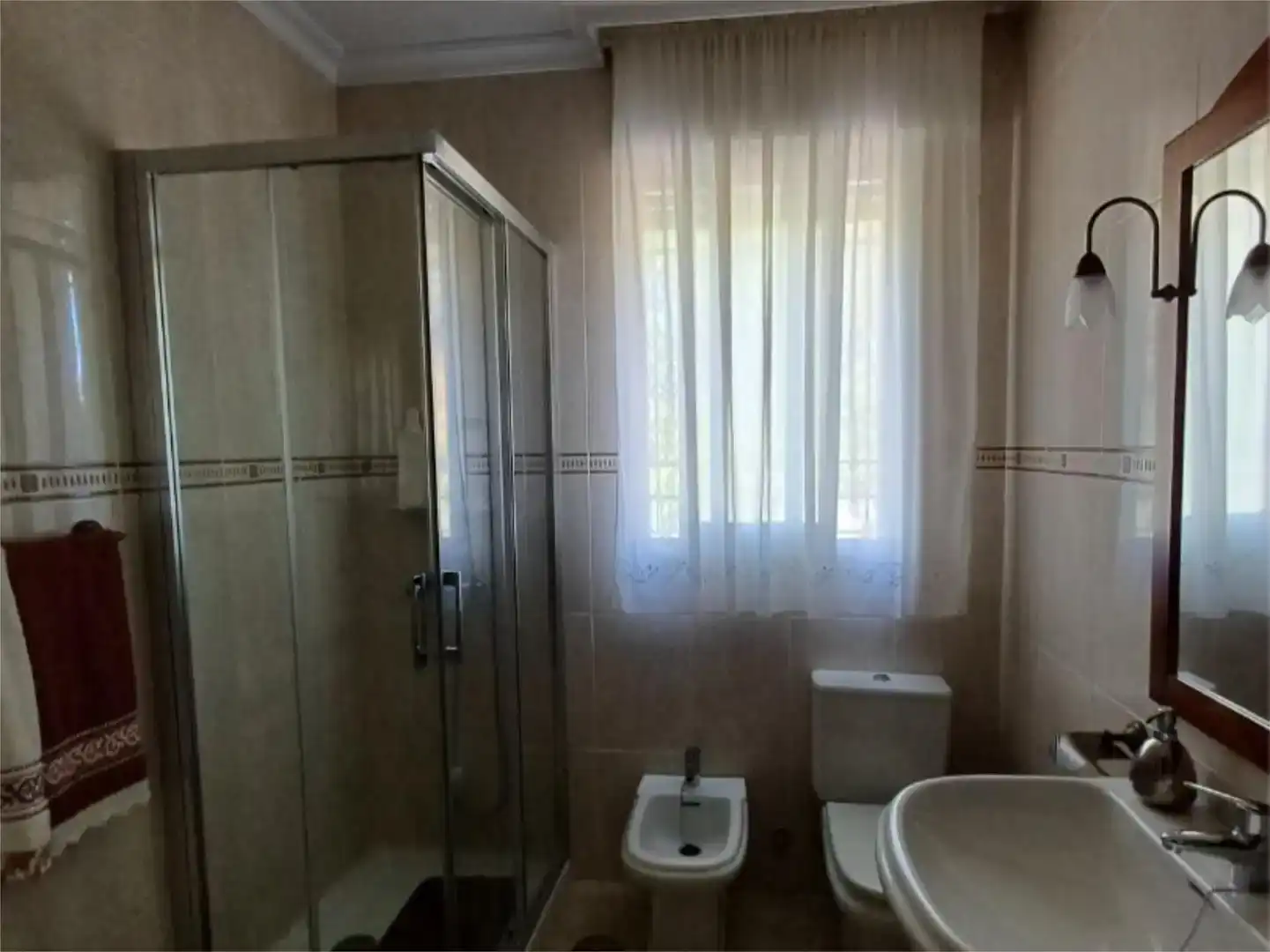 Baño de Piso en venta en El Castillo de las Guardas con Jardín privado, Trastero y Piscina