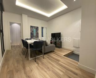 Sala d'estar de Apartament de lloguer en  Madrid Capital amb Aire condicionat, Calefacció i Moblat