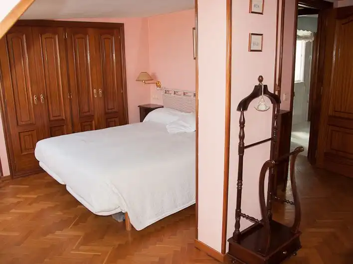 Schlafzimmer von Wohnung zur Miete in Viveiro mit Heizung, Parkett und Terrasse